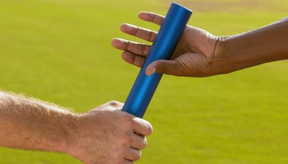 九游全站下载-凝聚胜利的“团队力量”，万众一心迎冠军，凝聚团队力量视频